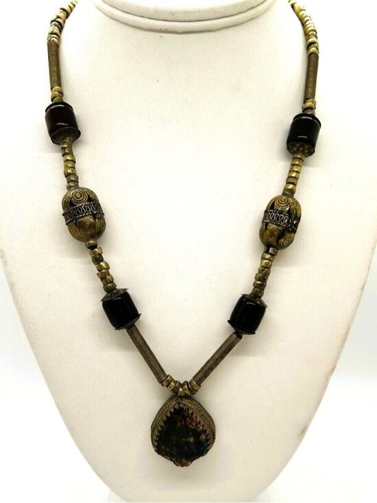 Vintage Bloodstone Jasper Pendant Necklace Green Ethnic Brass Beads Tribal - Picture 3 of 15